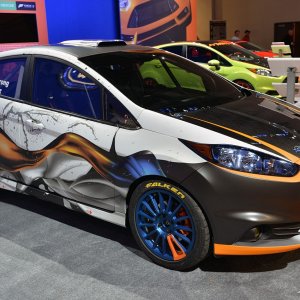 09-ford-fiesta-st-sema-2013-1.jpg