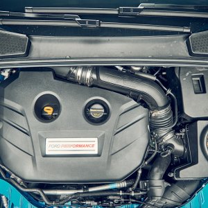 2016-Ford-Focus-RS-engine.jpg