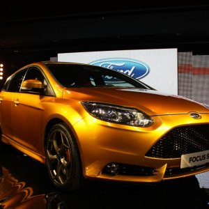 013-2012-ford-focus-st-debut.jpg