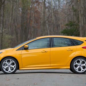 14-vw-gti-ford-focus-st-comparison.jpg