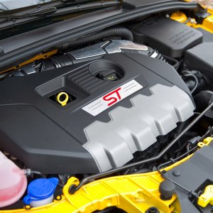 54-vw-gti-ford-focus-st-comparison.jpg