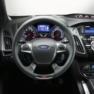 ford-Focus-ST-5-Door-dash.jpg