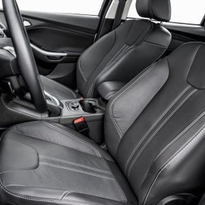2014-Ford-Focus-Titanium-interior-front-seating.jpg