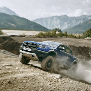 2018_FORD_RANGER_RAPTOR_WILDTRAK_Shot22_34FrontClimbDynamic_04(1).jpg